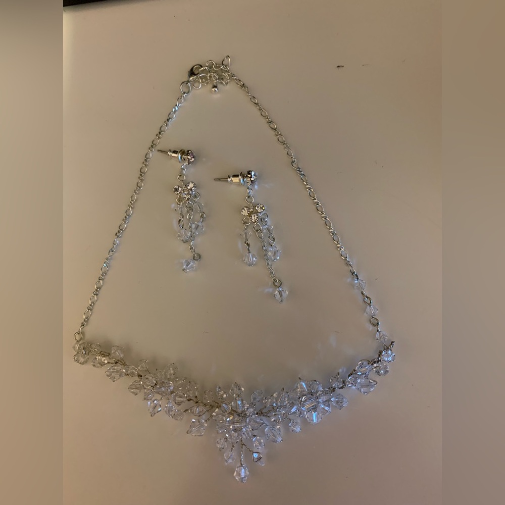 BOXED Silver plated and crystal necklace with chandelier earrings sparkly